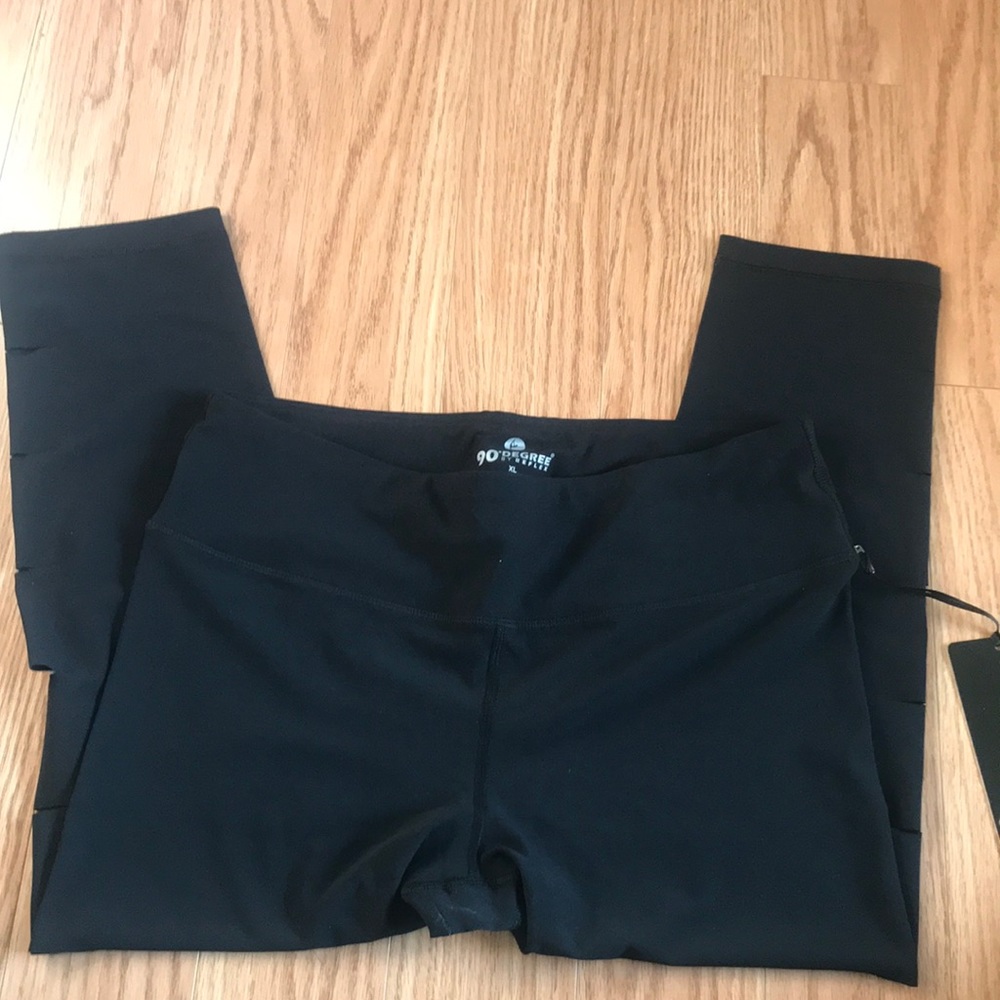 NWT black Capri workout leggings